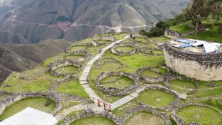 Misterios y leyendas. Misterios y leyendas: La fosa común de Perú: los fantasmas de Kuélap