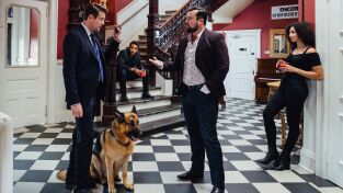 Hudson & Rex. T(T2). Hudson y Rex (T2): Ep.1 Desconocidos en la noche