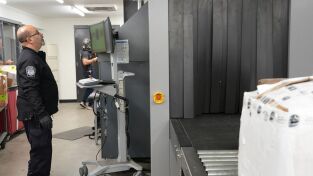 Control de aeropuertos: USA. Control de...: Meta, una madre y malhechores