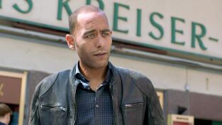 Asesinatos en la montaña. T(T4). Asesinatos en la... (T4): Ep.2 La locura de los trajes tradicionales