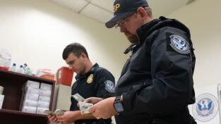 Control de aeropuertos: USA. Control de...: Armas descontroladas