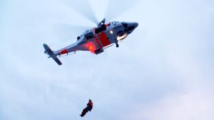 Protección De Fronteras. Protección De Fronteras: Vigilancia por Tierra, Mar y Aire