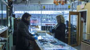 Motive. T(T2). Motive (T2): Ep.11 Una bala para Joey