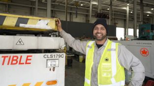 Dentro del aeropuerto de Toronto. Dentro del aeropuerto...: Alerta por descargas eléctricas