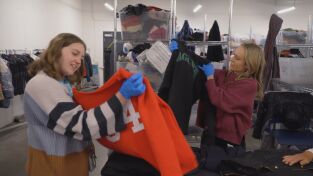 Dentro del aeropuerto: equipaje perdido. Dentro del aeropuerto:...: Una reliquia familiar y un ojo perdido