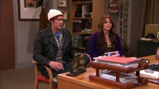 Hannah Montana Forever. T(T4). Hannah Montana... (T4): Ep.2 Hannah Montana, al despacho del director