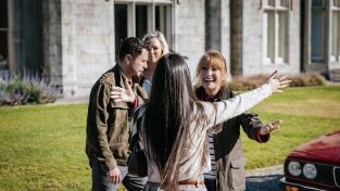 Harry Wild. T(T4). HarrHarry Wildy Wild (T4): Ep.7 Estás cordialmente invitado a un asesinato. Parte 1