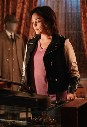 Mademoiselle Holmes T1 E5 · Menos 20 grados en la programación de Cosmo HD (Series)