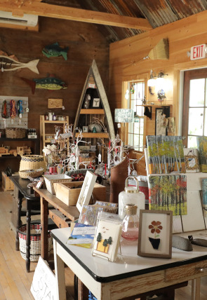 Restauradores de cabañas T11 · Nuevo taller de carpintería, sede mejorada en la programación de Discovery (Ocio y Aficiones)