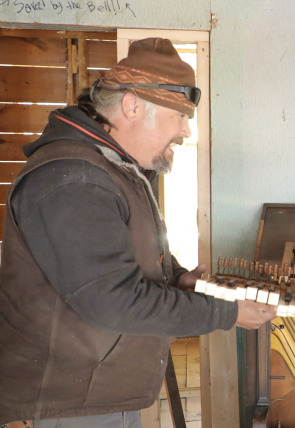 Restauradores de cabañas T11 · Campamento Legacy en el lago Maranacook en la programación de Discovery (Ocio y Aficiones)