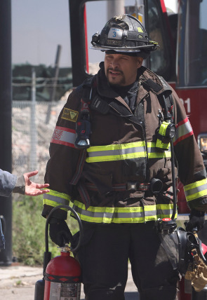 Chicago Fire T12 E12 · Bajo presión en la programación de AXN HD (Series)