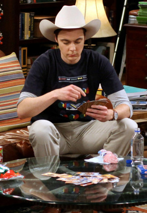 Big Bang T5 E10 · La adquisición de la escupidera llameante en la programación de Warner TV HD (Series)