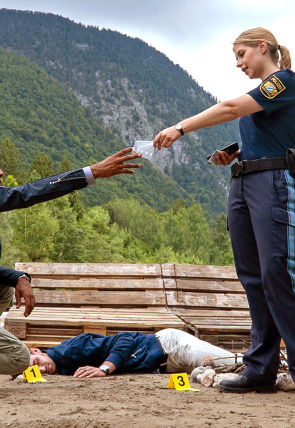 Asesinatos en la montaña T4 E6 · El último redoble en la programación de Cosmo HD (Series)