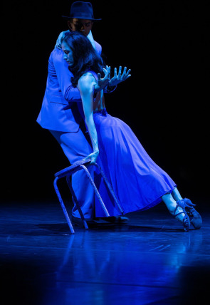 Carolyn Carlson: Un saut dans le bleu - Ballet de lOpéra national du Capitole · Carolyn Carlson: Un saut dans le bleu - Ballet de l’Opéra national du Capitole en la programación de Mezzo Live HD (Música)
