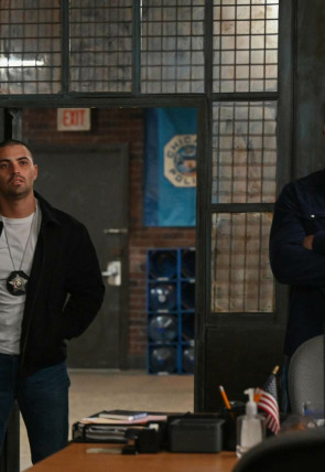 Chicago P.D. T12 E5 · Agua y miel en la programación de Calle 13 HD (Series)