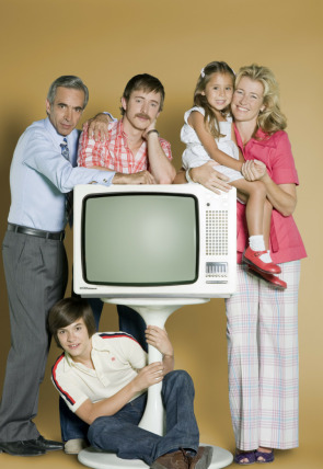 Cuéntame cómo pasó T10 E3 · Por un puñado de fotos en la programación de Clan (Series)