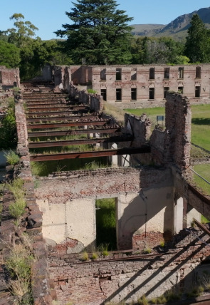 Póster de Ingeniería abandonada