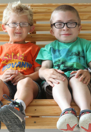 Póster de Dos entre un millón