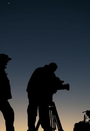 Póster de Documental: Con la Leica en el macuto. Fotógrafos y requetés durante la Guerra Civil Española