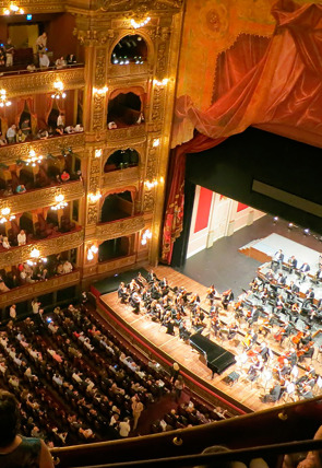 Póster de La Hechicera de Tchaikovsky en la Opera de Fráncfort