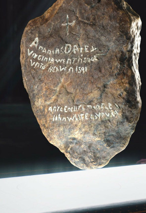 Póster de Strangest Things: ¿La máscara de Tutankamón?, el globo del terror, la botella de bruja