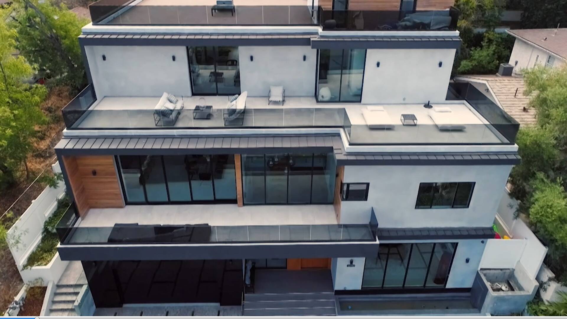 MTV Cribs International (T2)