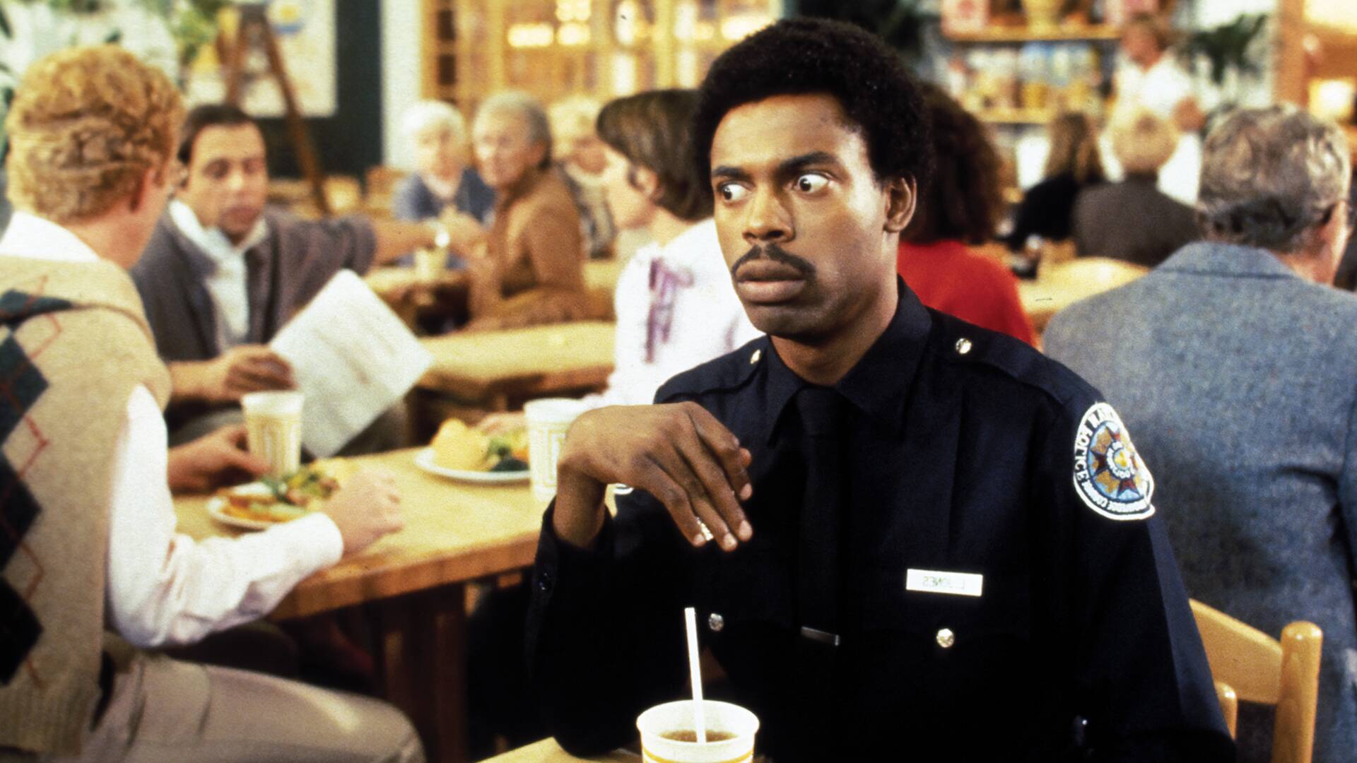 Loca academia de policía 2: su primera misión