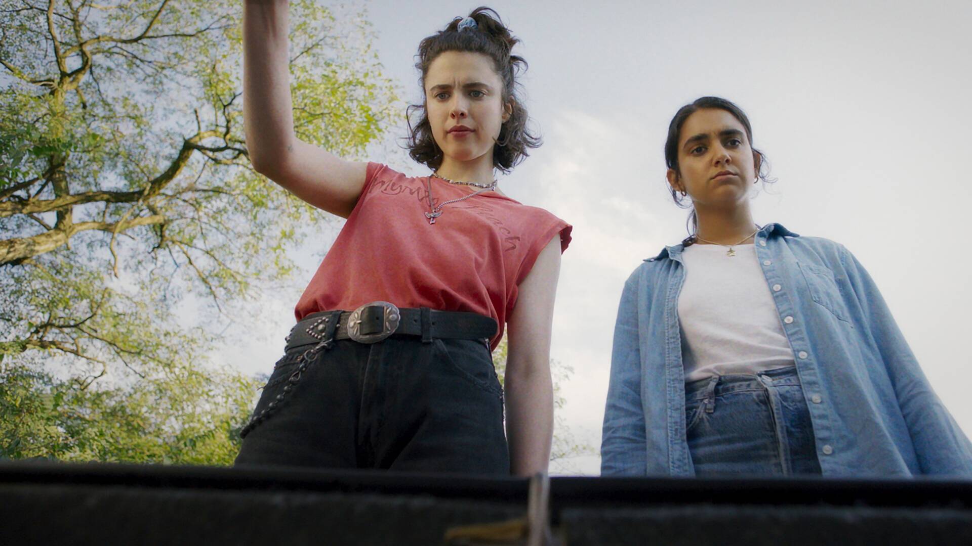 (LSE) - Dos chicas a la fuga