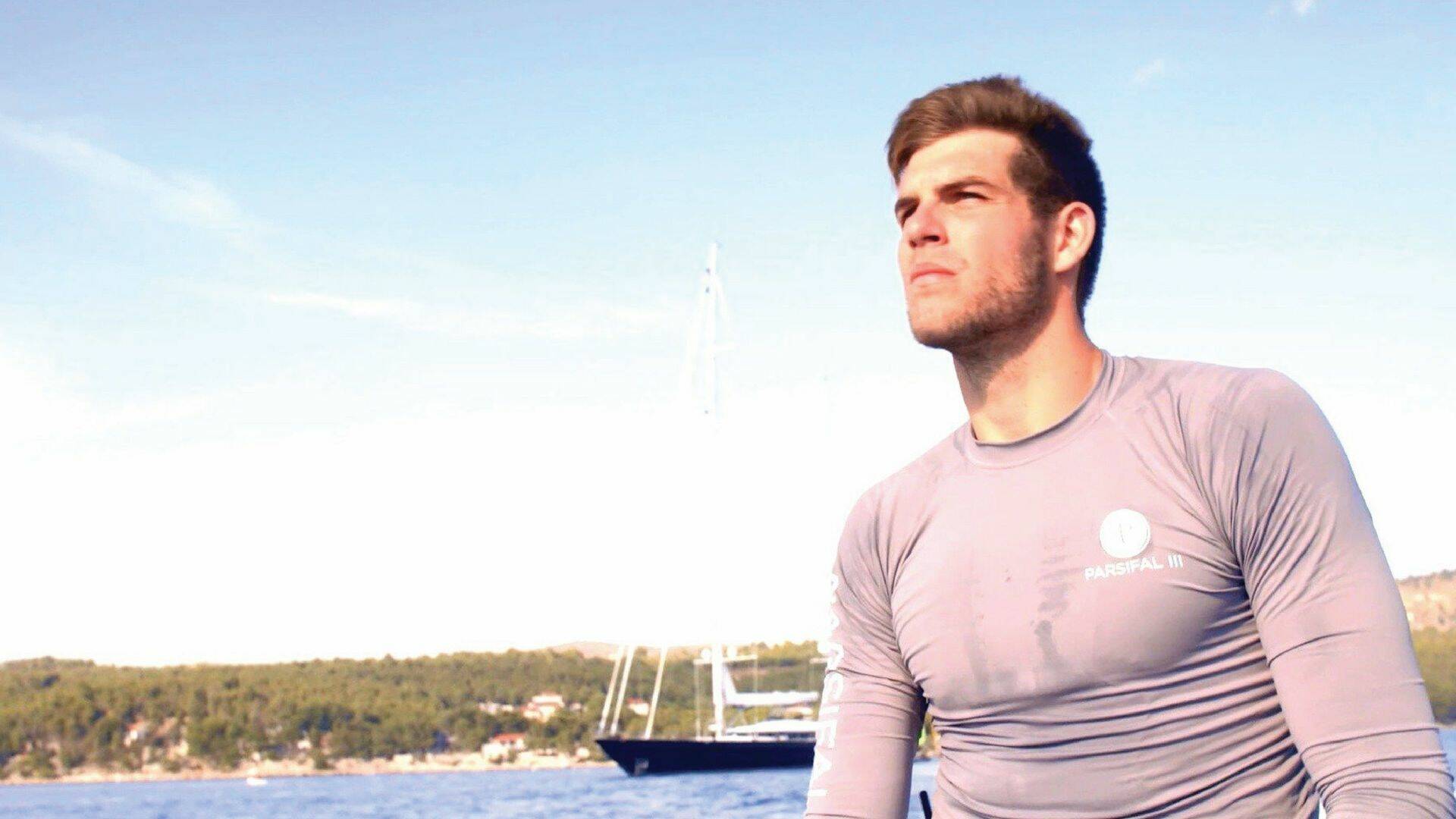 Vida a bordo... (T2): Sin camisa, sin idea, grandes problemas