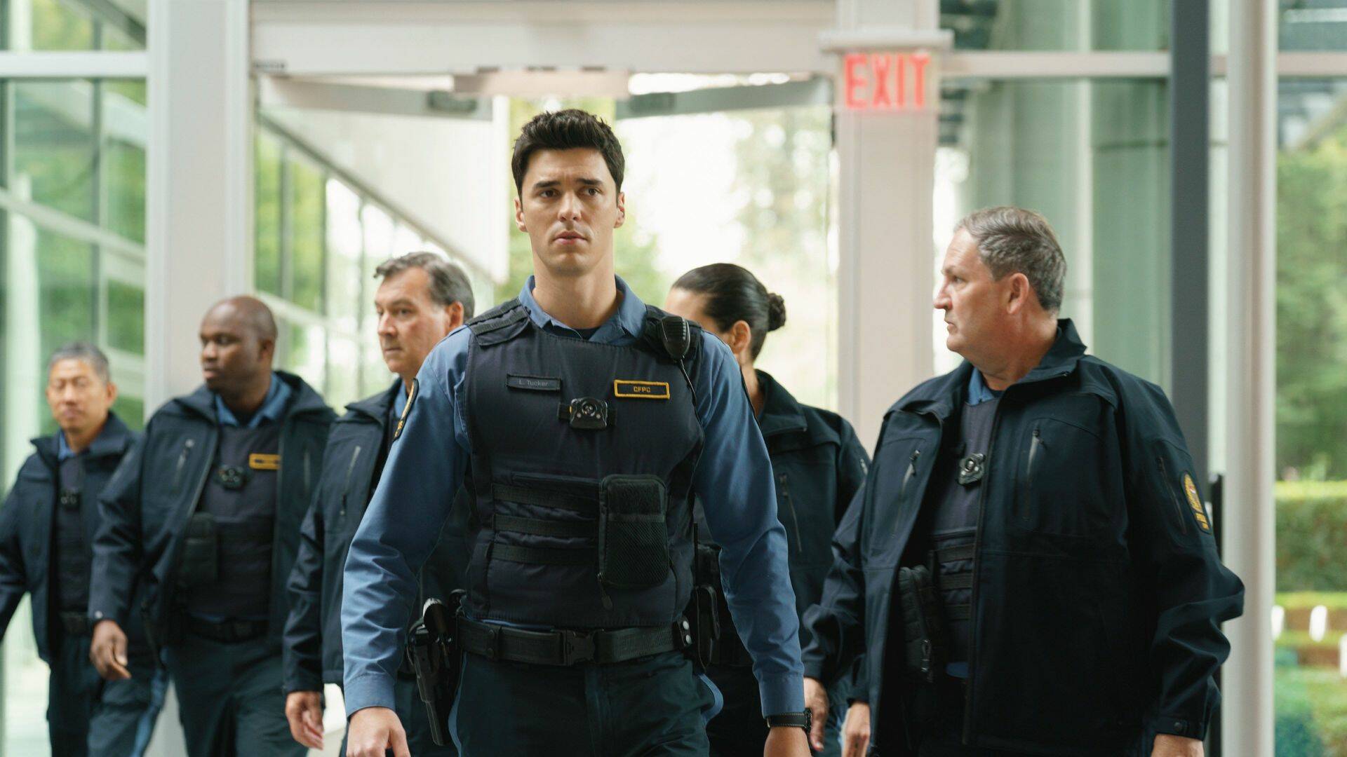 Allegiance (2024) (T2): Ep.1 No veas esto