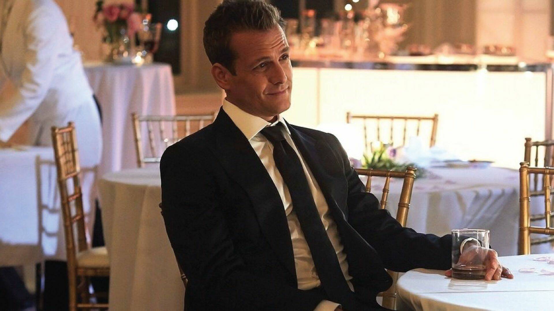 Suits (T8): Ep.1 Su mano derecha