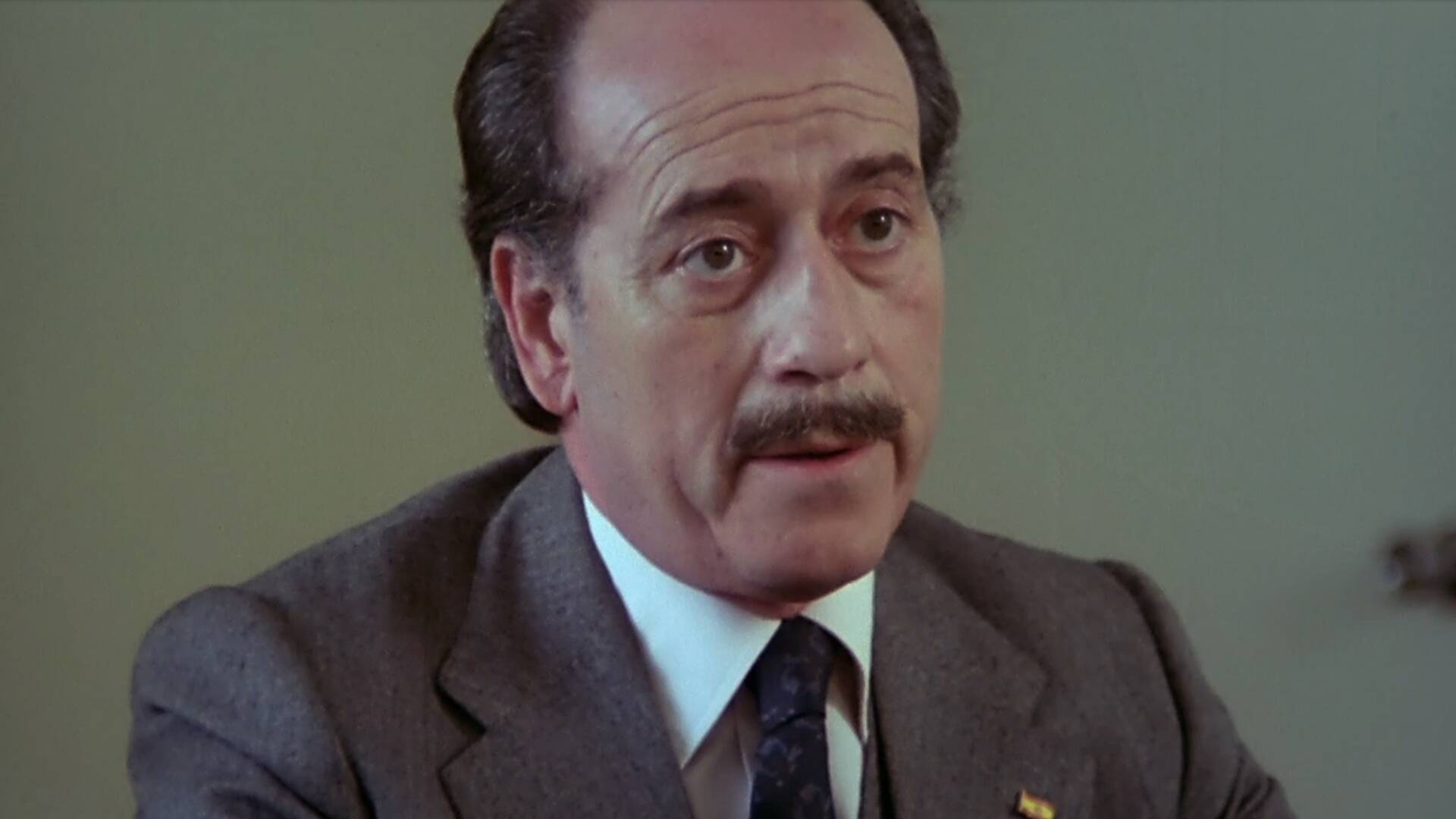 El fascista, la beata y su hija desvirgada