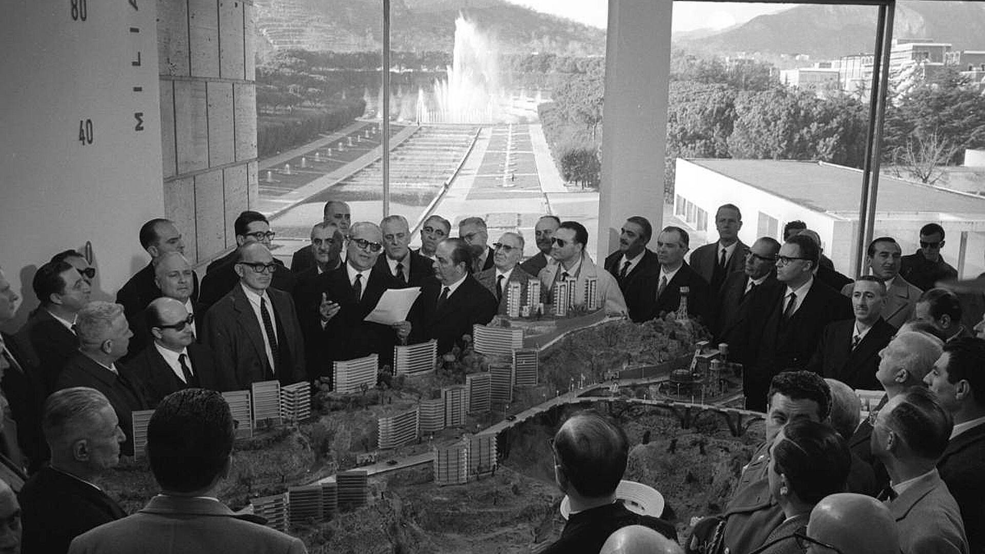 Las manos sobre la ciudad