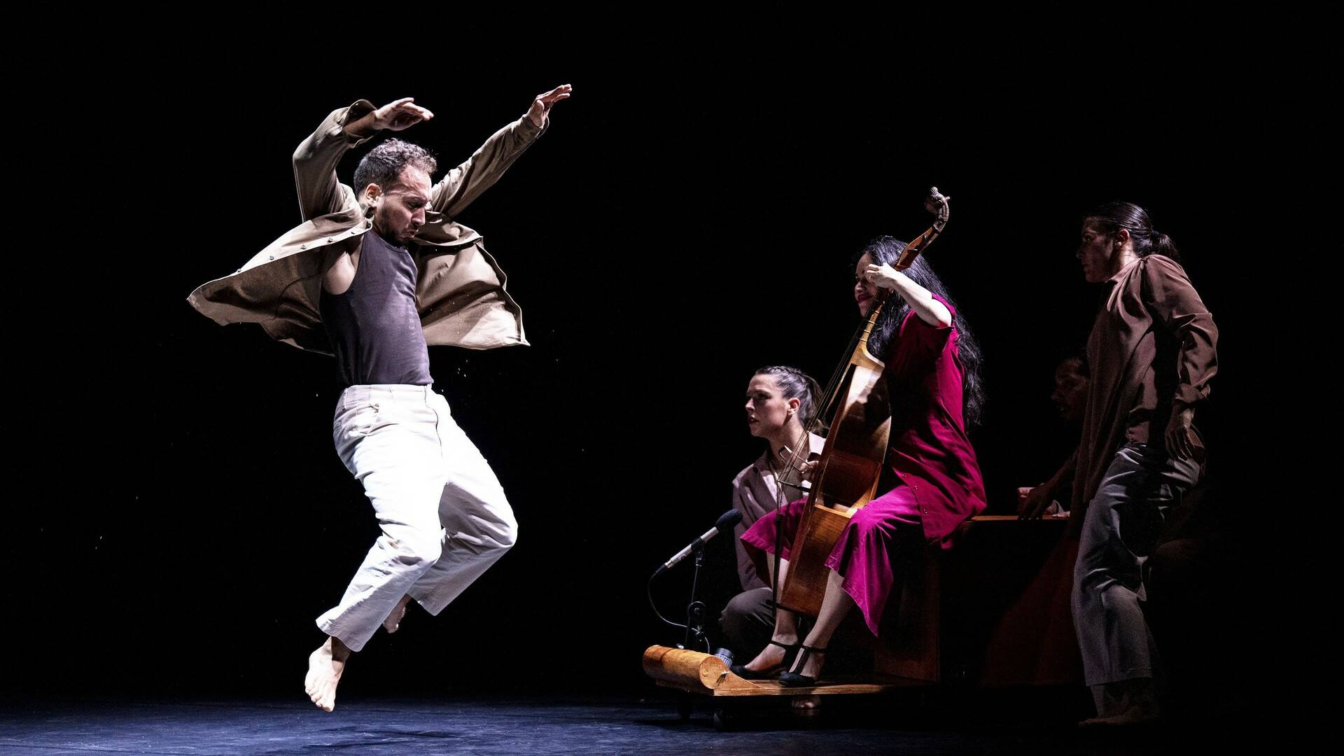 Mourad Merzouki: Phénix - Ambronnay