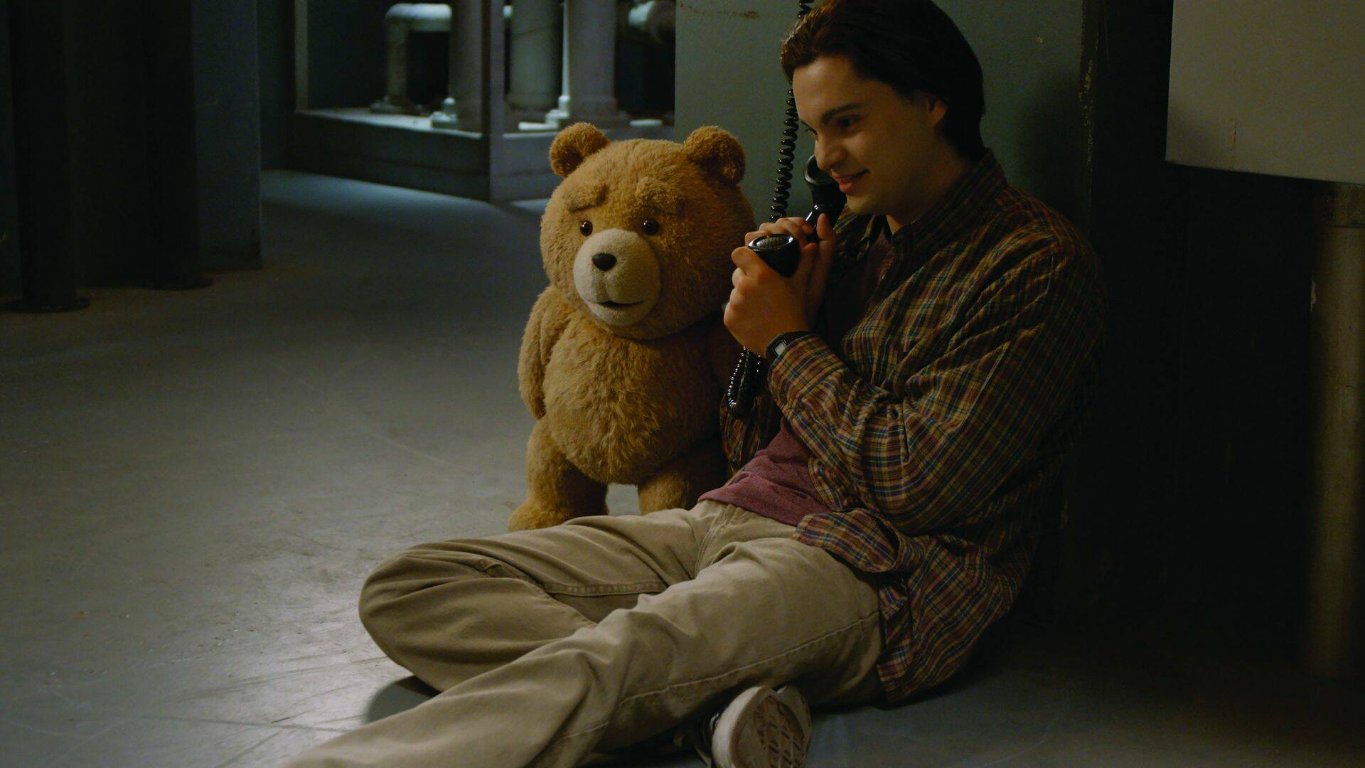 Ted (T2): Ep.5 La espada en la piedra