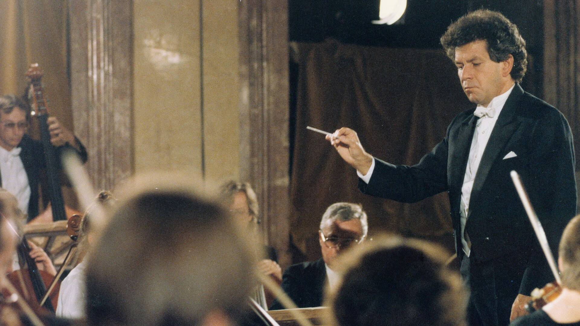Mozart: Concierto para piano n°. 23 - Zoltán Kocsis