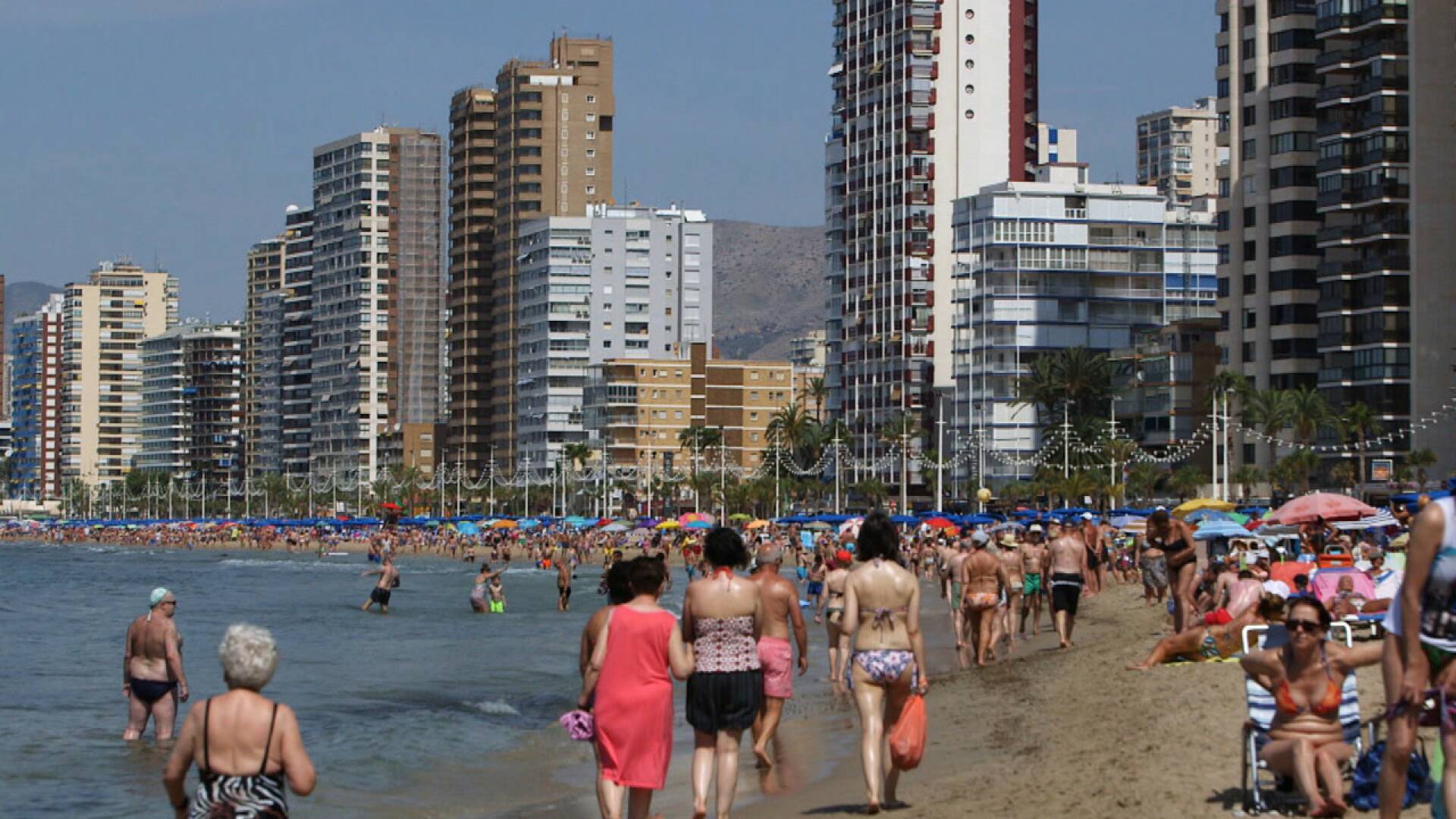 En el punto de mira (T3): Verano en Benidorm