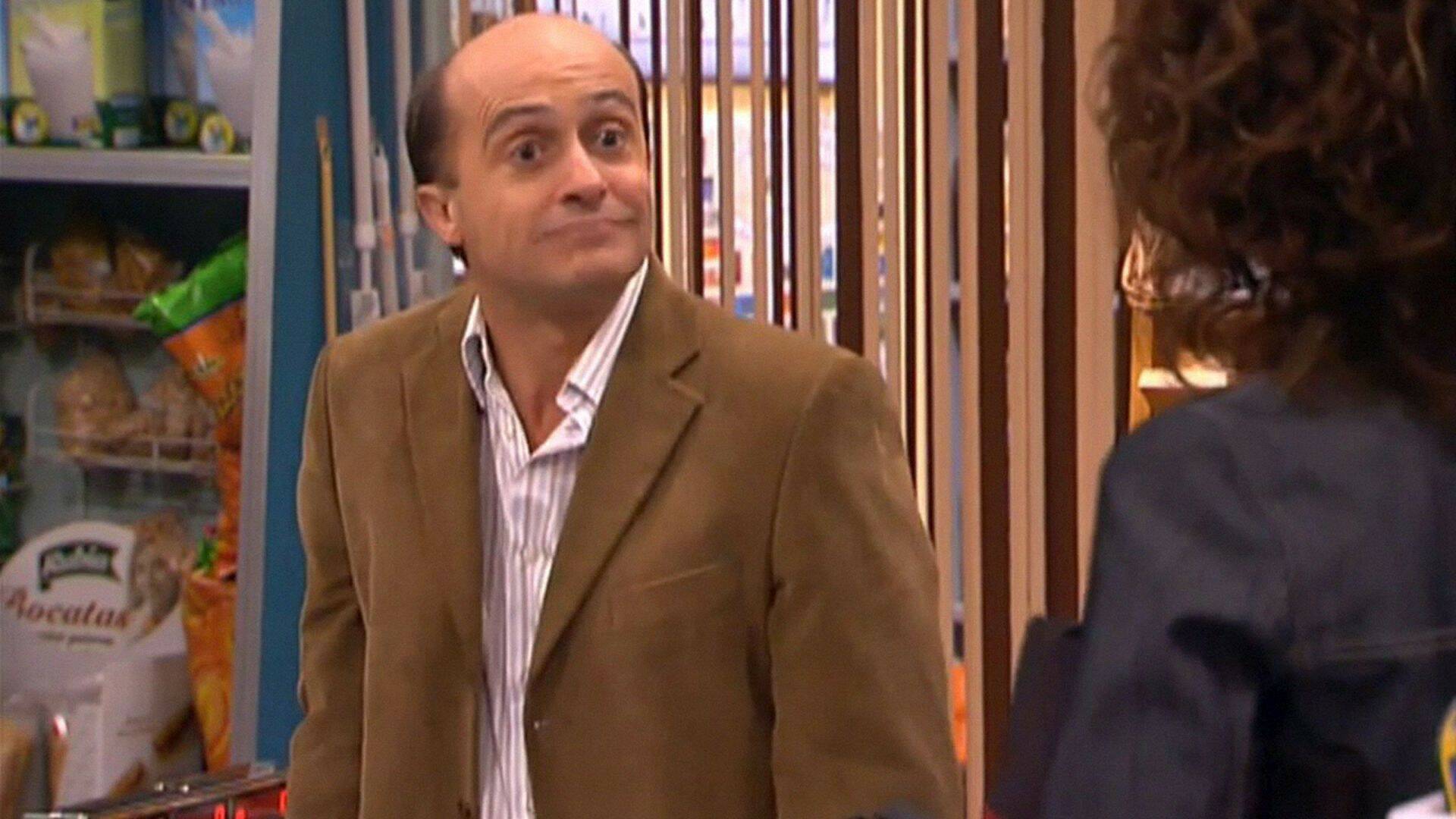 Aída (T2): Ep.17 Johny cogió su violín