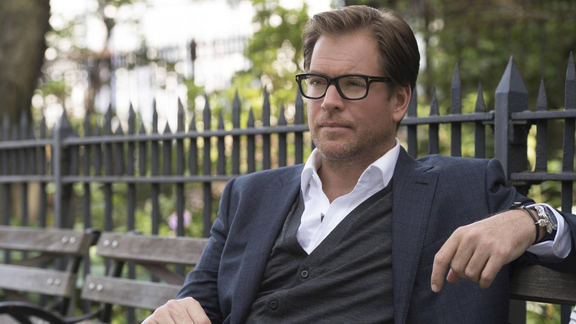 Bull (T1): Ep.1 El collar