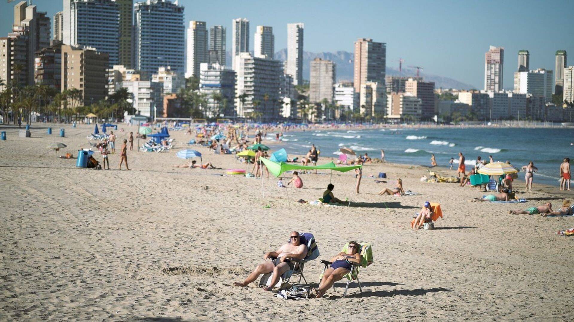 Dictadura, divisas y bikinis