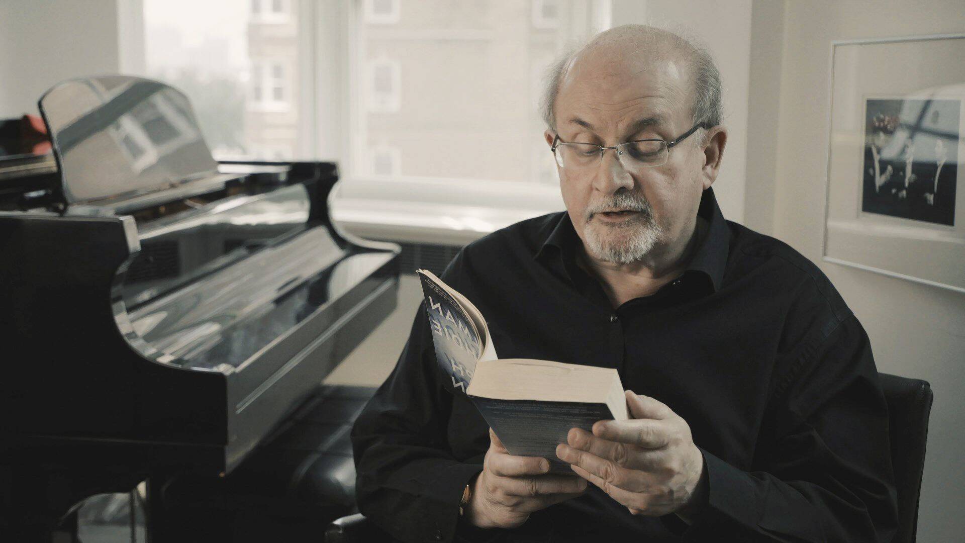 Salman Rushdie, perseguit per la mort