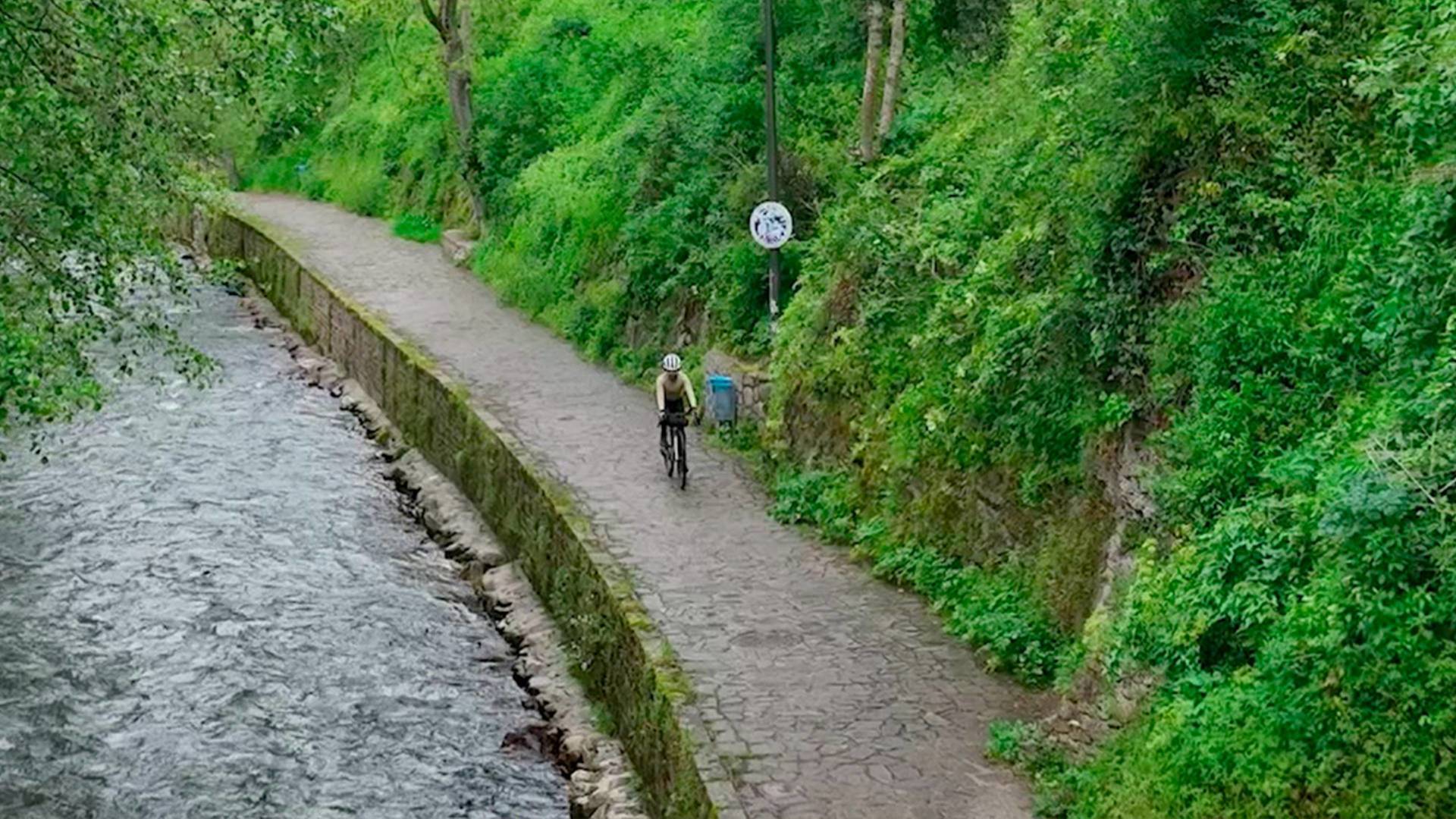 Un país en bicicleta...: Vino, arte y bicicleta: un ruta por Bizkaia