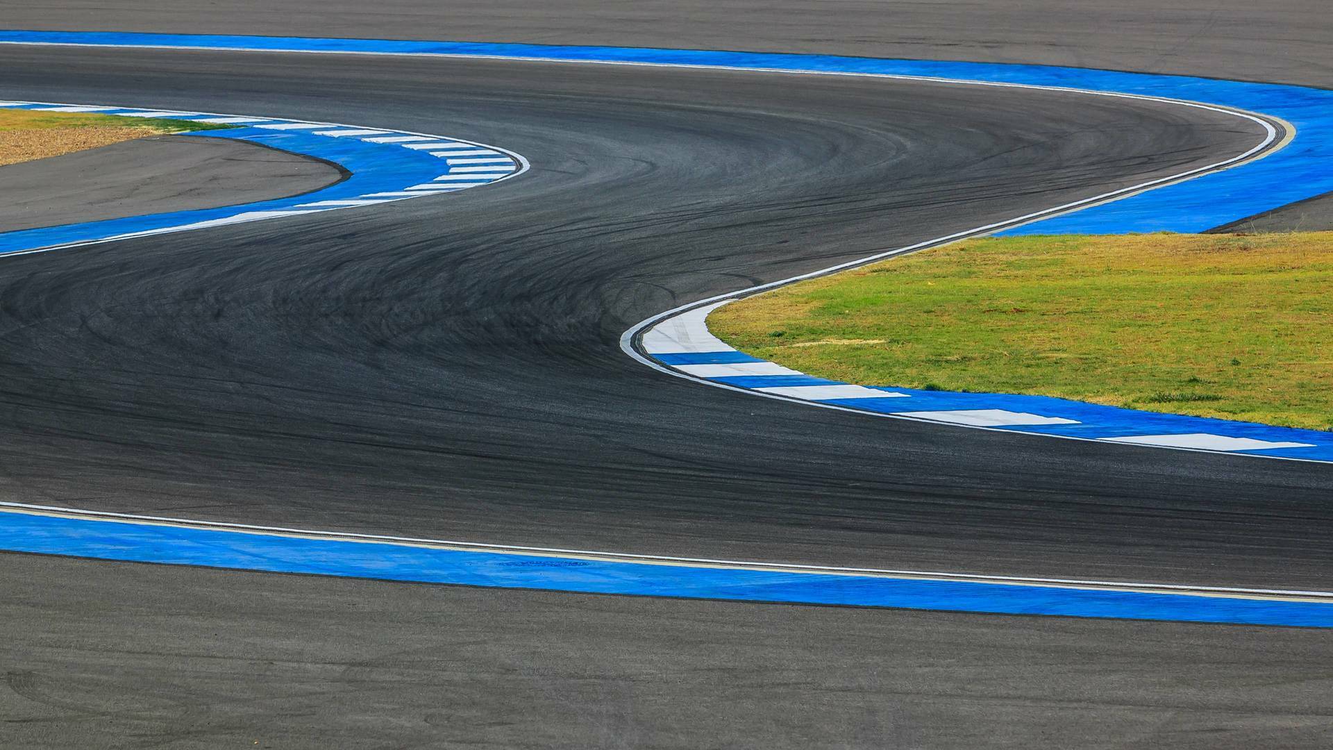 24 Horas Moto... (2025): Llegada