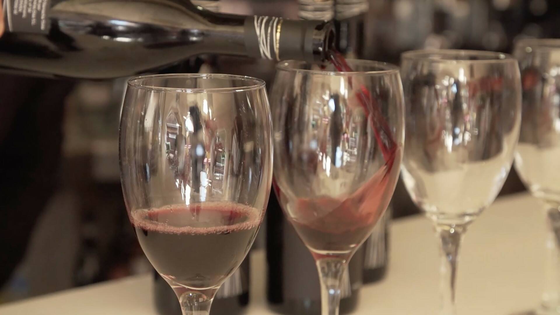 Nos vemos en el bar (T1): Bodegas