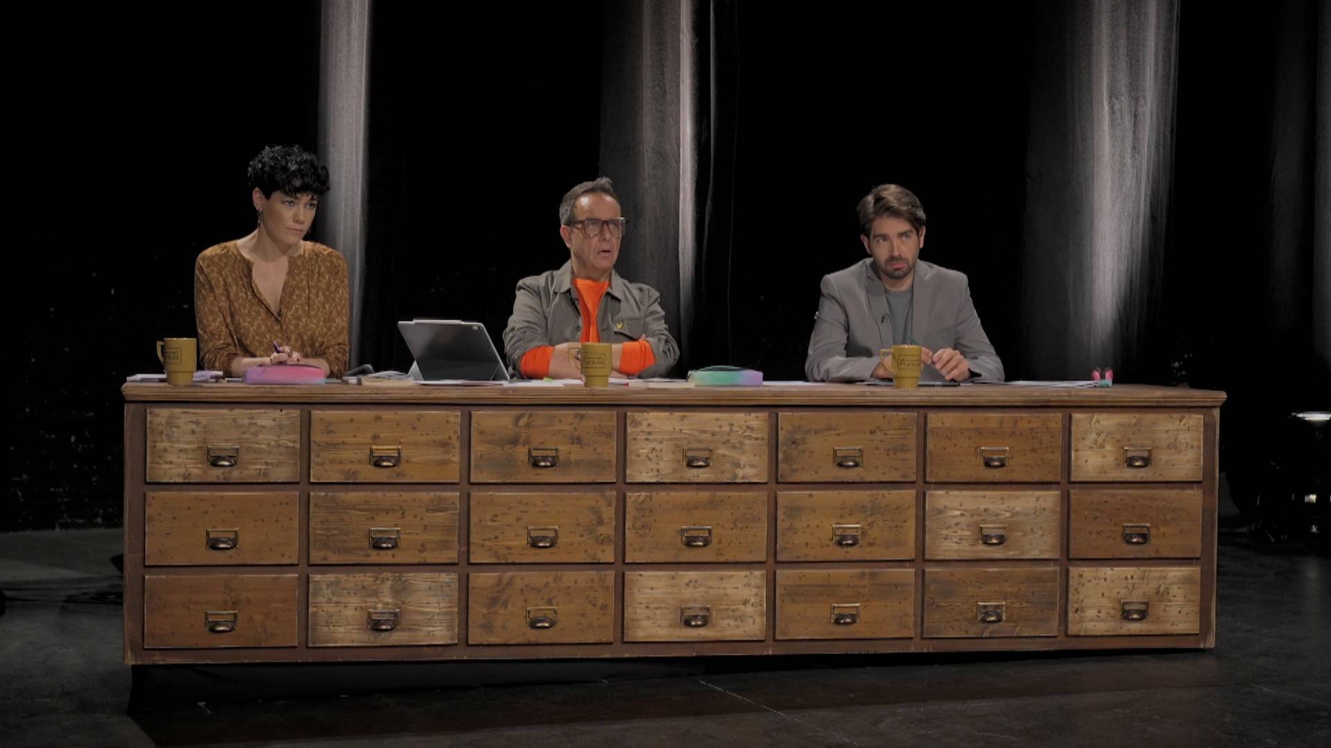 La Puntual (T1): Ens posem de vint-i-un botons