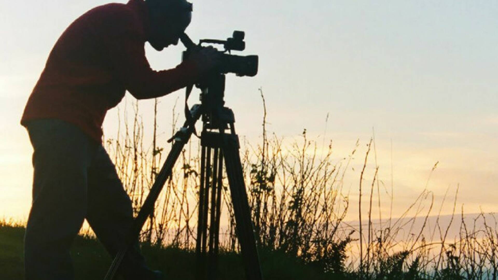 Телевидение иллюстрация. Документальные телевизионные программы. Документальные тв шоу. Кинематограф. Наедине со всеми лев лещенко.