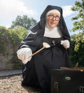 Sister Boniface... (T1): Ep.10 Crímenes y Miss Comportamiento