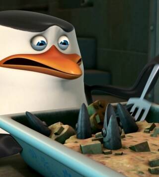 Los pingüinos de... (T3): Coróname; Private y la fábrica de chispas