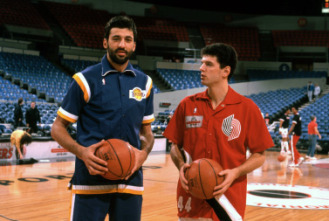 Hermanos y Enemigos (Petrovic y Divac)