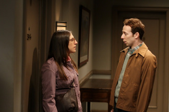 The Big Bang Theory (T5): Ep.10 La adquisición de la escupidera llameante